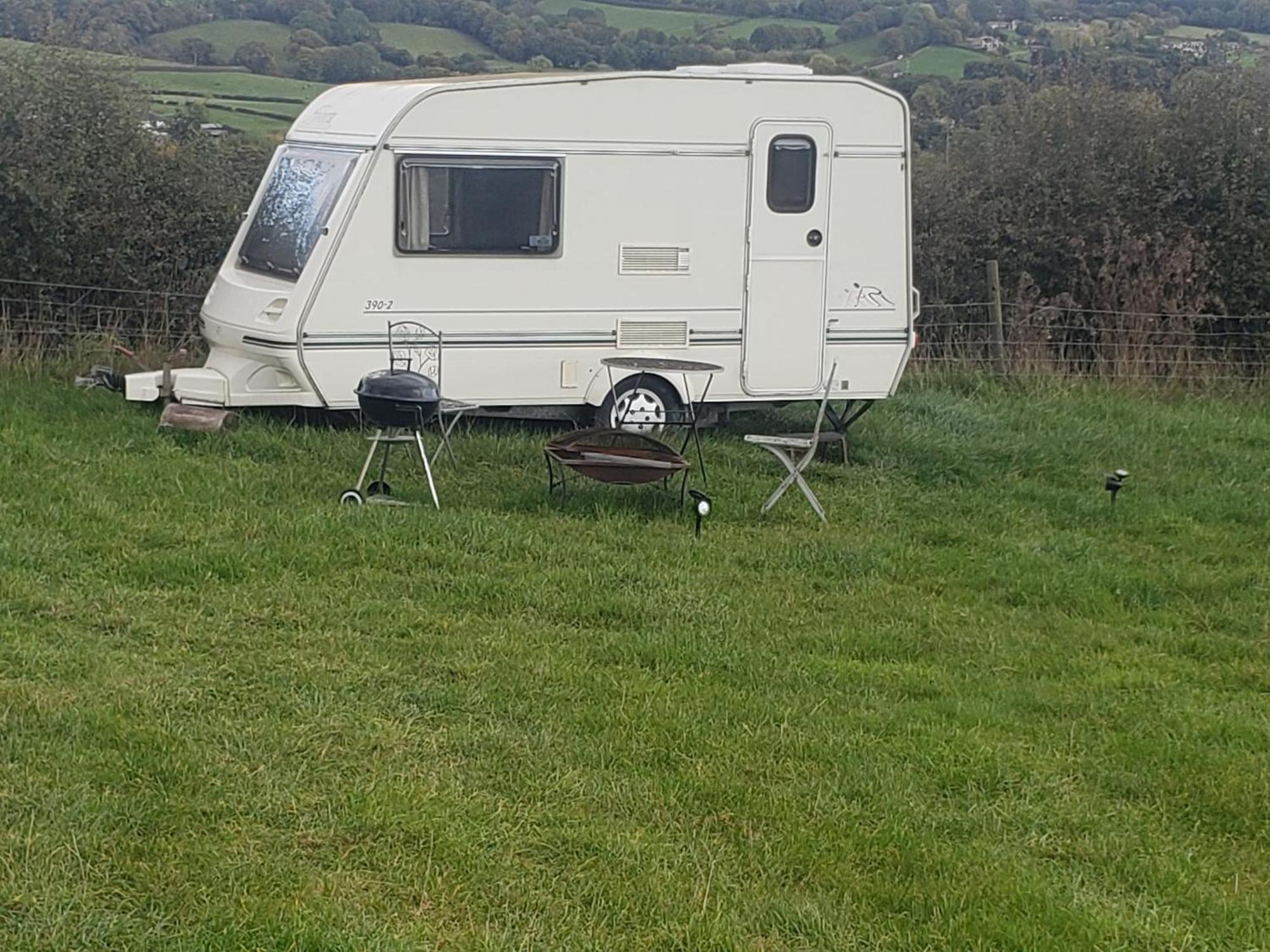 Caravan In The Peak District Campsite Holmesfield